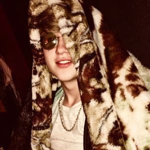 Meet your Posher, Holka